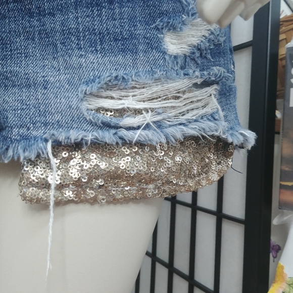 American Eagle | Y2K Coachella Daisy Dukes Gold Sequin Denim Blue Jean Shorts 6 - Picture 2 of 10